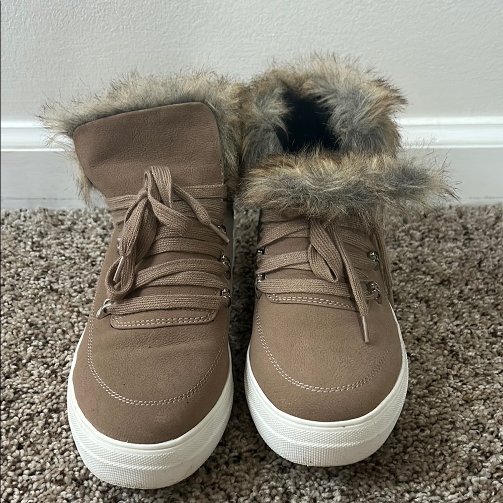 SODA Women's Tan Fur-Lined Sneakers